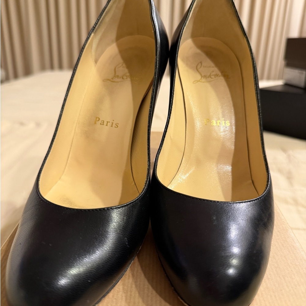 Christian Louboutin Elegant Black Heels. Size 8.